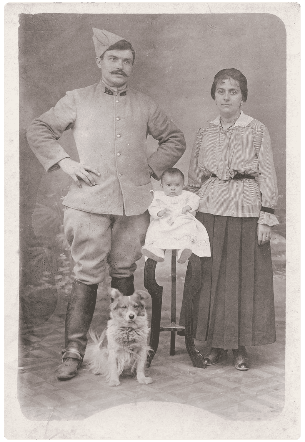Französischer Soldat mit Kind, Frau und Spitz ca. 1916